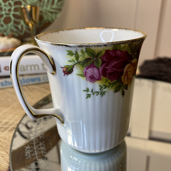 Royal Albert Old Country Roses Ribbed Bone China Coffee Tea Mug - Picture 4 of 6